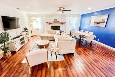 Image de Family & Pet Friendly Home with Fenced Yard, between Downtown & Tybee!