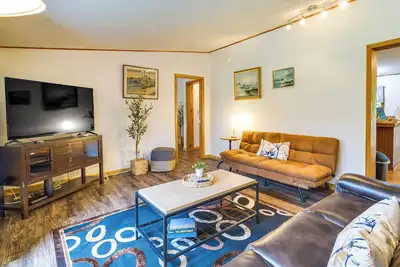 Image de Charming Watkins Glen Home w/ Deck & Yard!