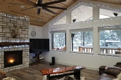 Image de Custom built cabin sitting on several acres lot in Pinetop-Lakeside!
