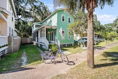 Image de \"OysterShell Cottage\". . . Welcome to your next Port of Call