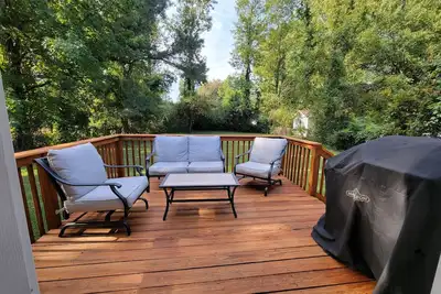 Image de Fully-Furnished, Pet-Friendly, 3 bedroom. Fenced backyard. Close to everything!