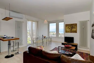 Image de Immaculate 2-Bed Apartment in Desenzano del Garda