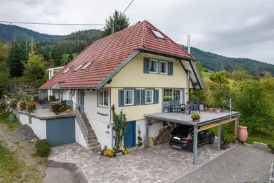 Image de Appartement de vacances \"Lehmann Mit Blick Aufs Schloss\" avec vue sur montagne, terrasse et Wi-Fi