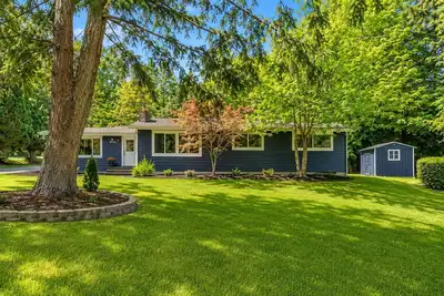 Image de Poulsbo 4br Retreat - Waterfront Access, Trails & Private Fenced Yard