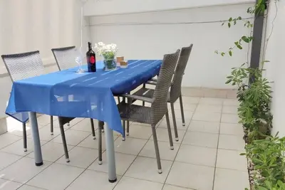 Image de Appartement de deux chambres avec la terrasse Milna, Vis (A-21181-b)