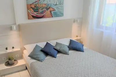 Image de Appartement de deux chambres avec la terrasse et la vue sur le mer Milna, Vis (A-21181-d)