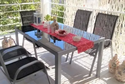 Image de Appartement de deux chambres avec la terrasse Milna, Vis (A-21183-b)