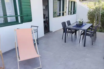 Image de Appartement de deux chambres avec la terrasse et la vue sur le mer Milna, Vis (A-21184-a)