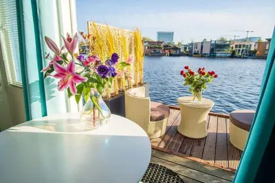 Image de The New Lake - Boathouse