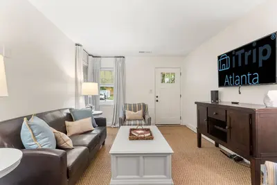 Image de Explore Decatur from a Warm 2br Bungalow with Outdoor Firepit | Walking Distance to Food + Drinks