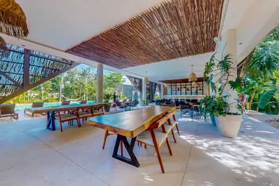 Image de 2nd-floor apartment near Centro\/Aldea Zama with private balcony & pool access
