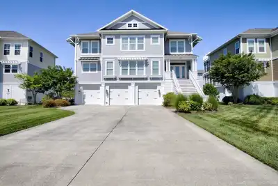Image de Luxurious 4 Bd, 3 Ba w/Community Infinity Pool, Kayaks, Bikes and Free Activities Including Golf!