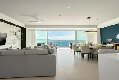 Image de Stunning Beach Front Condo in Peninsula Tower 1! 3bd Condo for rent in North Hot
