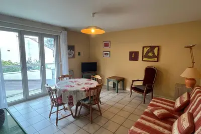 Image de Charmant T2 au Centre d'Aix-les-Bains, Calme, Sud, Parking Privé, Proche Thermes et Commerces