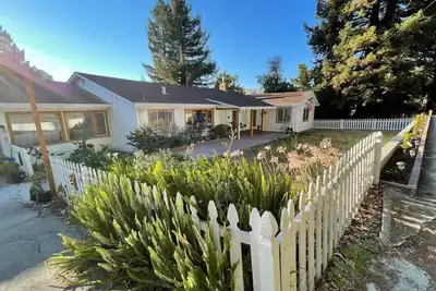 Image de Entire home\/Patio w\/Mountain & Bay View\/Pond