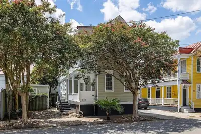 Image de Charleston Charm - 2 Blocks to King St - 5br/6ba