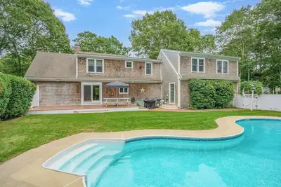 Image de Poolside and Pond Cape Escape 5 Bedroom, 3 Bath, Central Air