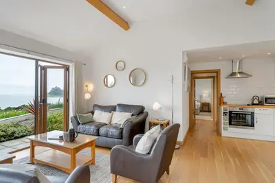 Image de Rosemerryn -  A spacious ground floor annexe in Marazion with unbelievable sea views, just 150 metr