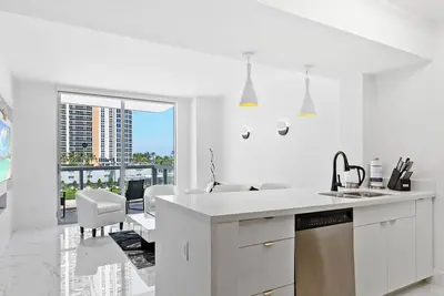 Image de Luxury Marenas Sunny Isles Ocean View 1 Bed 1 Bath