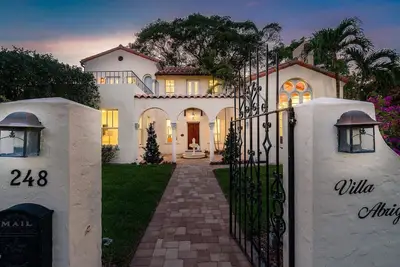 Image de Private Luxury on Delray's Historic Banker’s Row