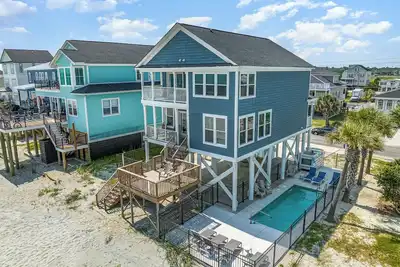 Image de Dancing Waves: Oceanfront + Pool