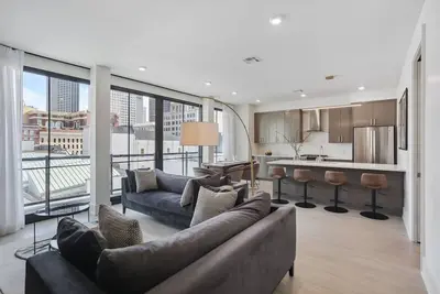 Image de Beautiful Cbd Condos with Balcony at The Moderne