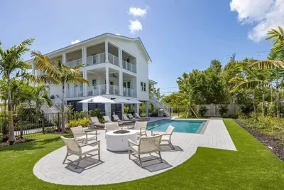Image de Parking, Pet Friendly, Pool - Crestwood House