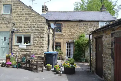 Three Bears Cottage - Just Perfect for Exploring the Glorious Peak Park!
