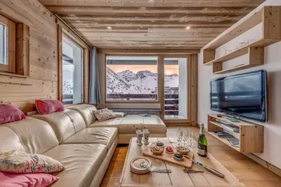 Image de 20m du centre station, 6ème étage, vue montagne, balcon, télévision, casier à ski, 55m², Tignes