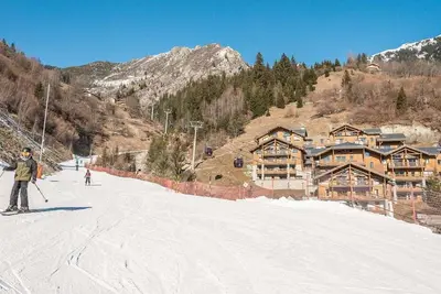 Image de Étage -3, piscine, sauna, hammam, balcon, parking, télévision, casier à ski, 55m²