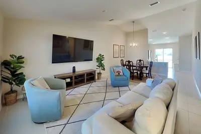 Image de Spacious Pet Friendly Home with  Lake View, Short Drive to Beach