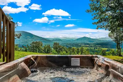 Image de Enchanting 3bd - Loft Cabin - Hot Tub! Views!