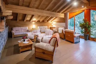 Image de Étage -2, piscine, sauna, hammam, balcon, parking, télévision, casier à ski, 49m²