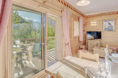 Image de Étage -3, piscine, sauna, hammam, balcon, parking, télévision, casier à ski, 55m²