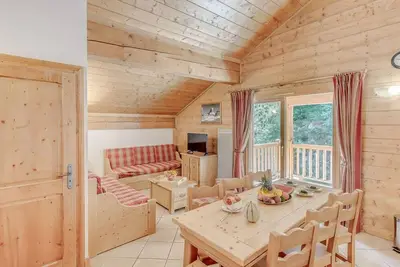 Image de 3ème étage, piscine, sauna, hammam, terrasse, parking, télévision, casier à ski, 70m²