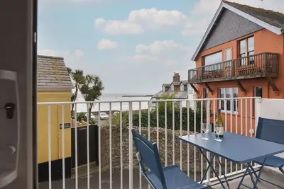 3 Bay View Court, family friendly in Lyme Regis