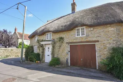 Image de Stable Cottage, family friendly, with a garden in Burton Bradstock