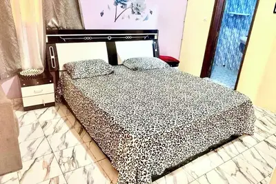 Image de Large Room with Ensuite bathroom, Ac & Smart Tv, 10 minutes away from the Beach.