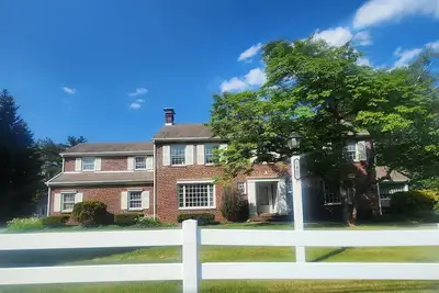 Image de Elite historic Atherton estate centrally located and 2. 4 miles from stadium.