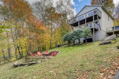 Image de \"Blue Sky\" home on Beech Mountain w/ deck, jacuzzi, views. Great for 2 families!