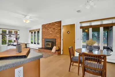 Image de Hot Tub Open! Cozy lakeview Home w Great Beach!