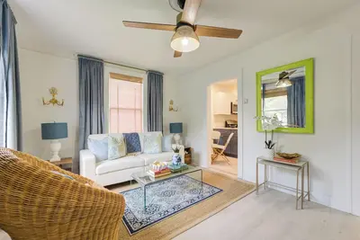 Image de Trendy Home 5 Minutes from Downtown Charleston