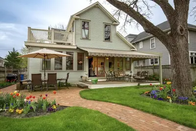 Image de Beautiful Victorian in Great Eastport Location