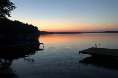 Image de Lake House for Summer and Winter Fun