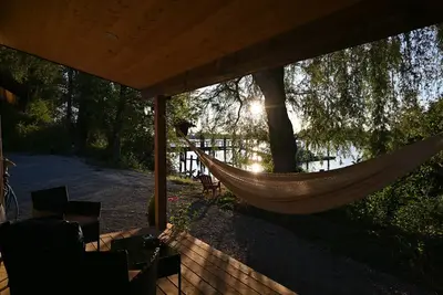 Image de Your own private cottage on the mighty Fraser River!