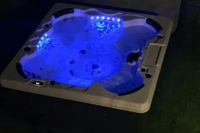 Image de New Heated Pool & Hot Tub 13 Beds 3 Baths 3 Min Downtown Providence