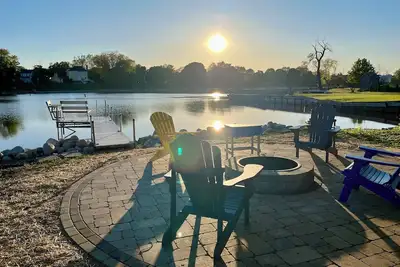 Image de New! Riverfront Retreat! Dock! Near downtown & Neshotah Park. Dogs ok!