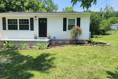 Image de Private 2 Bed/1 full Bath close to everything-12 min to downtown Knox!
