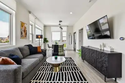 Image de Chilltop Lounge | 1br LoHi Loft | Garage | Patio + Dog-Friendly