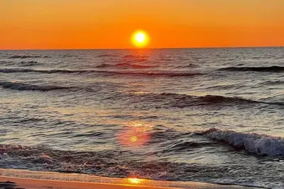 Image de 5 minutes to the beach-family house, the sound of the sea on the terrace guaranteed!